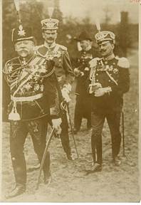 Ретро знаменитости - Фото военного министра генерала от кавалерии Сухомлинова Владимира Александровича с адъютантами.