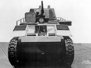 Вид на Leichttraktor спереди с открытыми люками - Немирный трактор | Военно-исторический портал Warspot.ru