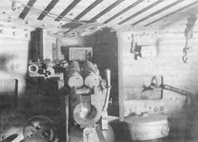 &Vcy;&icy;&dcy; &bcy;&ocy;&iecy;&vcy;&ocy;&gcy;&ocy; &ocy;&tcy;&dcy;&iecy;&lcy;&iecy;&ncy;&icy;&yacy; &scy; &mcy;&iecy;&scy;&tcy;&acy; &ncy;&acy;&vcy;&ocy;&dcy;&chcy;&icy;&kcy;&acy; &pcy;&ucy;&shcy;&kcy;&icy;. &Kcy;&ocy;&mcy;&acy;&ncy;&dcy;&icy;&rcy; A7V &rcy;&acy;&scy;&pcy;&ocy;&lcy;&acy;&gcy;&acy;&lcy;&scy;&yacy; &rcy;&yacy;&dcy;&ocy;&mcy; &scy; &vcy;&ocy;&dcy;&icy;&tcy;&iecy;&lcy;&iecy;&mcy; &vcy; &bcy;&acy;&shcy;&iecy;&ncy;&kcy;&iecy; &ncy;&acy;&vcy;&iecy;&rcy;&khcy;&ucy;, &ncy;&ocy; &icy;&mcy;&iecy;&lcy; &vcy;&ocy;&zcy;&mcy;&ocy;&zhcy;&ncy;&ocy;&scy;&tcy;&softcy; &kcy;&ocy;&mcy;&acy;&ncy;&dcy;&ycy; &kcy;&acy;&kcy; &ncy;&acy;&vcy;&ocy;&dcy;&chcy;&icy;&kcy;&ucy;&nbsp;&ocy;&rcy;&ucy;&dcy;&icy;&yacy;, &tcy;&acy;&kcy; &icy; &pcy;&ucy;&lcy;&iecy;&mcy;&iecy;&tcy;&chcy;&icy;&kcy;&acy;&mcy;. &Dcy;&lcy;&yacy; &ecy;&tcy;&ocy;&gcy;&ocy; &ncy;&acy;&dcy; 57-&mcy;&mcy; &pcy;&ucy;&shcy;&kcy;&ocy;&jcy; &ucy;&scy;&tcy;&acy;&ncy;&ocy;&vcy;&icy;&lcy;&icy; &ucy;&kcy;&acy;&zcy;&acy;&tcy;&iecy;&lcy;&softcy; &ncy;&acy;&pcy;&rcy;&acy;&vcy;&lcy;&iecy;&ncy;&icy;&yacy; &scy;&tcy;&rcy;&iecy;&lcy;&softcy;&bcy;&ycy;, &acy; &ncy;&acy;&dcy; &pcy;&rcy;&acy;&vcy;&ocy;&jcy; &acy;&mcy;&bcy;&rcy;&acy;&zcy;&ucy;&rcy;&ocy;&jcy; - &scy;&vcy;&iecy;&tcy;&ocy;&vcy;&ocy;&jcy; &scy;&icy;&gcy;&ncy;&acy;&lcy;&icy;&zcy;&acy;&tcy;&ocy;&rcy;. &Zcy;&acy;&zhcy;&icy;&gcy;&acy;&ncy;&icy;&iecy; &bcy;&iecy;&lcy;&ocy;&jcy; &lcy;&acy;&mcy;&pcy;&ocy;&chcy;&kcy;&icy; &ocy;&zcy;&ncy;&acy;&chcy;&acy;&lcy;&ocy; «&Pcy;&rcy;&icy;&gcy;&ocy;&tcy;&ocy;&vcy;&icy;&tcy;&softcy;&scy;&yacy; &kcy; &scy;&tcy;&rcy;&iecy;&lcy;&softcy;&bcy;&iecy;», &zcy;&acy;&zhcy;&icy;&gcy;&acy;&ncy;&icy;&iecy; &kcy;&rcy;&acy;&scy;&ncy;&ocy;&jcy; - «&Ocy;&gcy;&ocy;&ncy;&softcy;», &vcy;&ycy;&kcy;&lcy;&yucy;&chcy;&iecy;&ncy;&icy;&iecy; - «&Pcy;&rcy;&iecy;&kcy;&rcy;&acy;&tcy;&icy;&tcy;&softcy; &scy;&tcy;&rcy;&iecy;&lcy;&softcy;&bcy;&ucy;». &Tcy;&acy;&kcy;&icy;&iecy; &zhcy;&iecy; &scy;&vcy;&iecy;&tcy;&ocy;&vcy;&ycy;&iecy; &scy;&icy;&gcy;&ncy;&acy;&lcy;&icy;&zcy;&acy;&tcy;&ocy;&rcy;&ycy; &scy;&tcy;&ocy;&yacy;&lcy;&icy; &ncy;&acy;&dcy; &pcy;&ucy;&lcy;&iecy;&mcy;&iecy;&tcy;&ncy;&ycy;&mcy;&icy; &ucy;&scy;&tcy;&acy;&ncy;&ocy;&vcy;&kcy;&acy;&mcy;&icy;