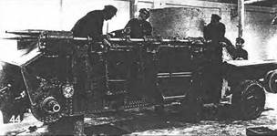 Установку карданных валов на опытный БТ-2-ИС производит бригада Богуславского.