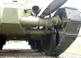 Крепление левого ленивца и первого опорного катка БТ-2 Источник – tankimira.ru - Бронированный "американец" на службе СССР | Warspot.ru